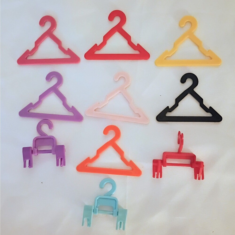 10pc Rainbow High Avery Styles Replacement Hangers Tops + Pants